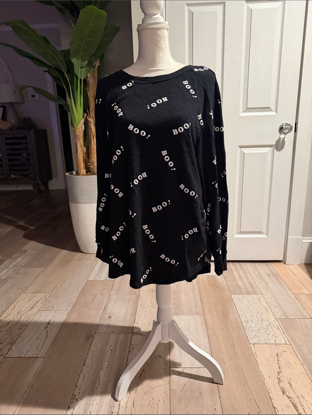 Jane and Delancey Black Long Sleeve 'BOO!' Print Sweatshirt Size 2x